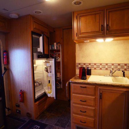 Luxury American Rv With Hot Tub West Chiltington Dış mekan fotoğraf