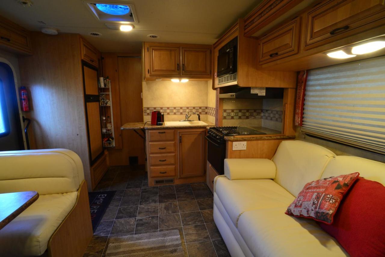 Luxury American Rv With Hot Tub West Chiltington Dış mekan fotoğraf