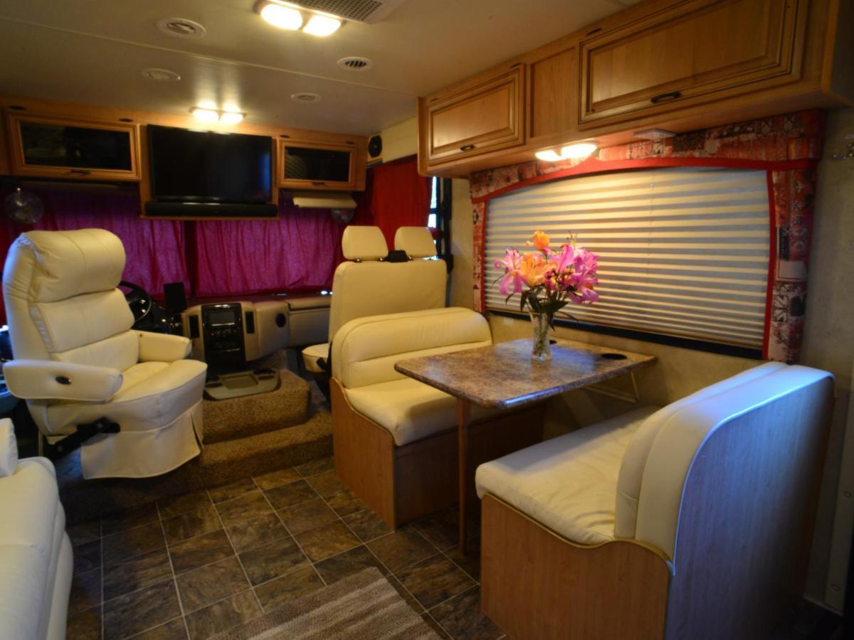 Luxury American Rv With Hot Tub West Chiltington Dış mekan fotoğraf