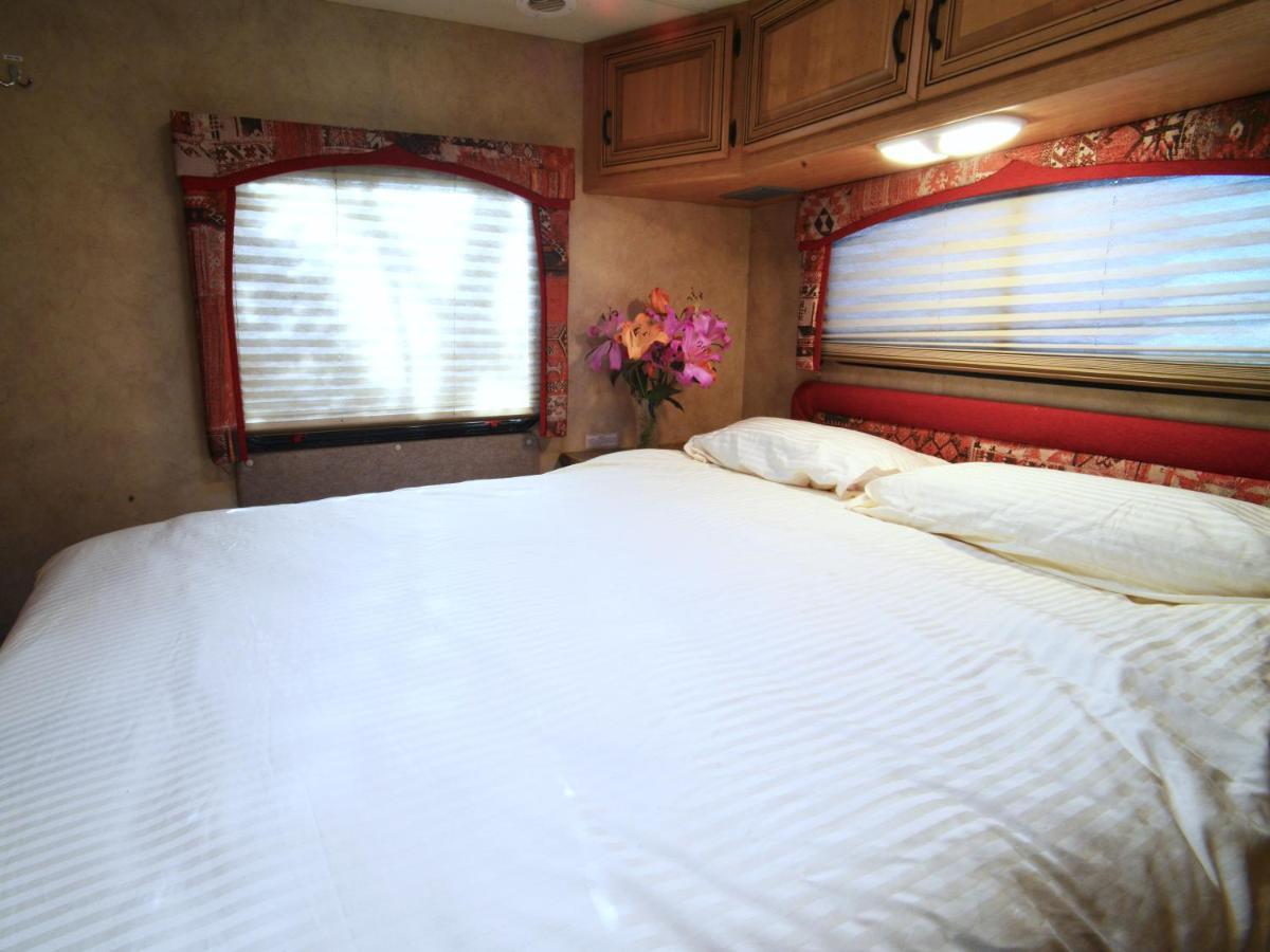 Luxury American Rv With Hot Tub West Chiltington Dış mekan fotoğraf